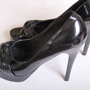 black heels size 9 is being swapped online for free