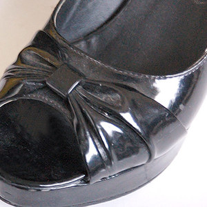 black heels size 9 is being swapped online for free