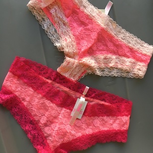 NWT Victoria's Secret Pink Panties is being swapped online for free
