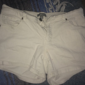 NY&C White Shorts is being swapped online for free