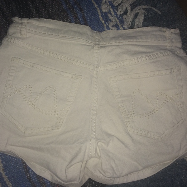 NY&C White Shorts is being swapped online for free