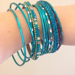Blue jewelled bracelets is being swapped online for free