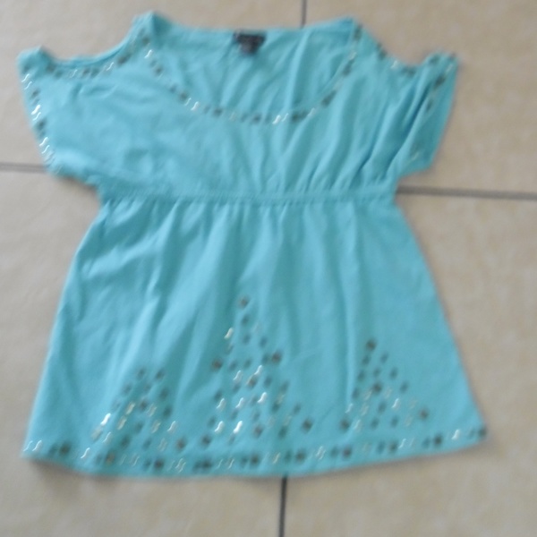 Aqua top with studs is being swapped online for free