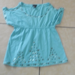 Aqua top with studs is being swapped online for free