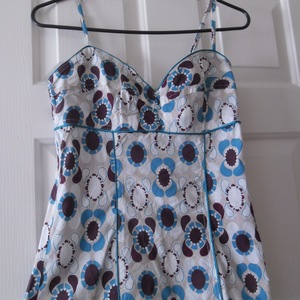 Colorful Sleeveless Top is being swapped online for free