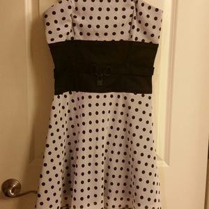 Awesome dress is being swapped online for free