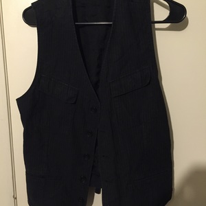Kenneth Cole black dark grey striped medium vest is being swapped online for free