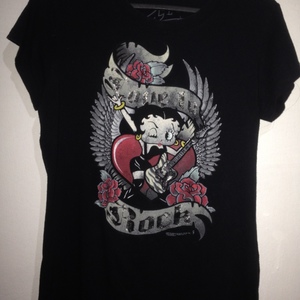 Betty Boop t-shirt is being swapped online for free