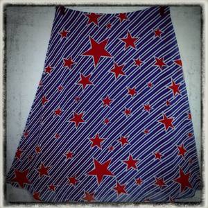 stars and stripes skirt is being swapped online for free