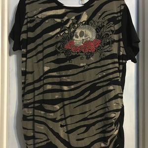 Distress oversized zebra/skull top is being swapped online for free