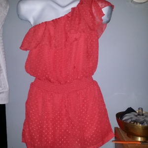 Red Romper Sz M is being swapped online for free