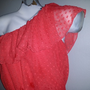 Red Romper Sz M is being swapped online for free