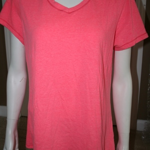 Columbia Tee Size L is being swapped online for free