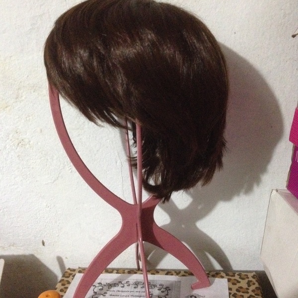 short brown wig is being swapped online for free