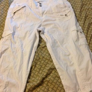White capris size:6 is being swapped online for free