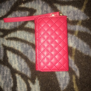 Cell phone wallet case is being swapped online for free