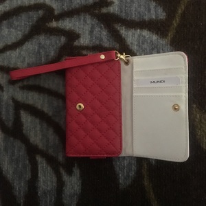 Cell phone wallet case is being swapped online for free