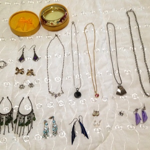 HUGE lot of jewelry!!! (not just the first photo -> more in the other photos...!) is being swapped online for free