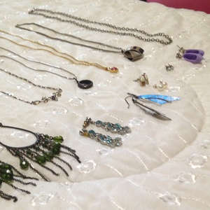 HUGE lot of jewelry!!! (not just the first photo -> more in the other photos...!) is being swapped online for free