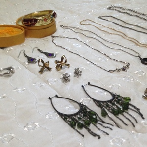 HUGE lot of jewelry!!! (not just the first photo -> more in the other photos...!) is being swapped online for free
