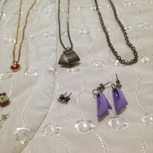 HUGE lot of jewelry!!! (not just the first photo -> more in the other photos...!) is being swapped online for free