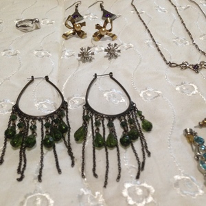 HUGE lot of jewelry!!! (not just the first photo -> more in the other photos...!) is being swapped online for free