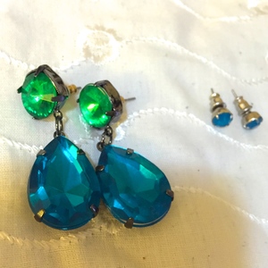 HUGE lot of jewelry!!! (not just the first photo -> more in the other photos...!) is being swapped online for free