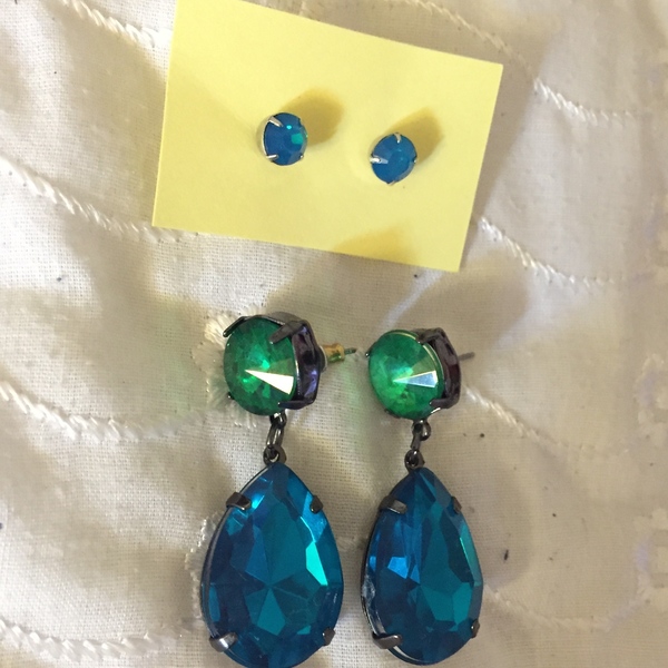 HUGE lot of jewelry!!! (not just the first photo -> more in the other photos...!) is being swapped online for free