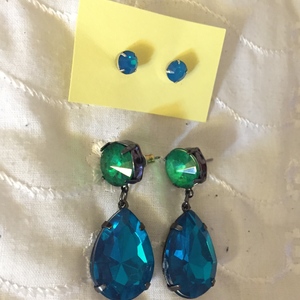 HUGE lot of jewelry!!! (not just the first photo -> more in the other photos...!) is being swapped online for free