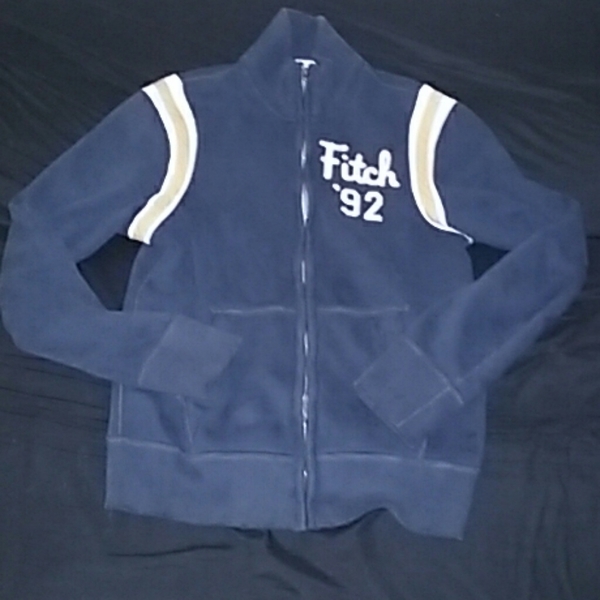 A&F zippered top collar soft and warm is being swapped online for free