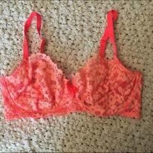 Victoria's Secret bra #2  Size 38DD with wire is being swapped online for free