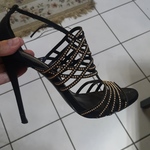 Shoes is being swapped online for free