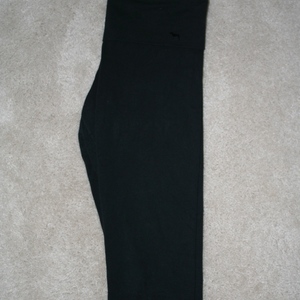 Victoria's Secret PINK Foldover Cropped Yoga Pants Size L  is being swapped online for free