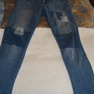 FLORAL AND DENIMS - GOOD SECOND HAND AND UNIQUE SKIRTS FROM SAUDI ARABIA is being swapped online for free