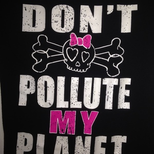 don´t pollute my planet tee is being swapped online for free
