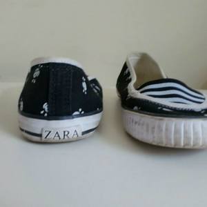 zara trf flat shoes is being swapped online for free