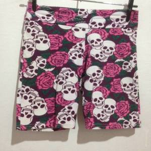 skull and roses shorts is being swapped online for free
