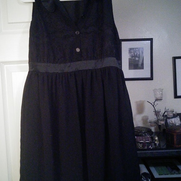 Nice black button up dress with collar sleeveless is being swapped online for free