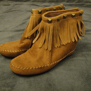 Brown Moccasin Boots  is being swapped online for free