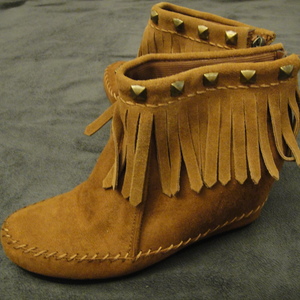 Brown Moccasin Boots  is being swapped online for free