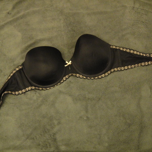 Black Strapless Bra 36B is being swapped online for free