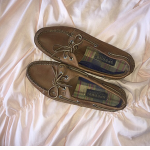 Original Sperry Topsiders  is being swapped online for free