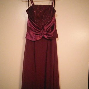 Burgandy Gown is being swapped online for free