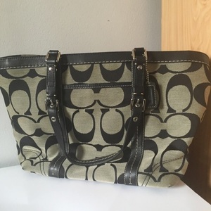 Pre-loved Coach bag is being swapped online for free