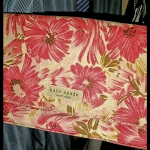 kate spade purse is being swapped online for free