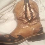 Beautiful Ariat Cowgirl Boots is being swapped online for free