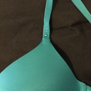 Victoria's Secret Biofit Demi Uplift 34B is being swapped online for free