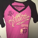 ★ Affliction Raglan Tee M ★ is being swapped online for free
