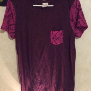 Vs pink tee  is being swapped online for free