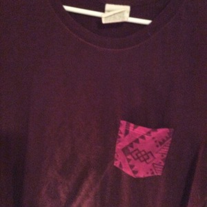 Vs pink tee  is being swapped online for free